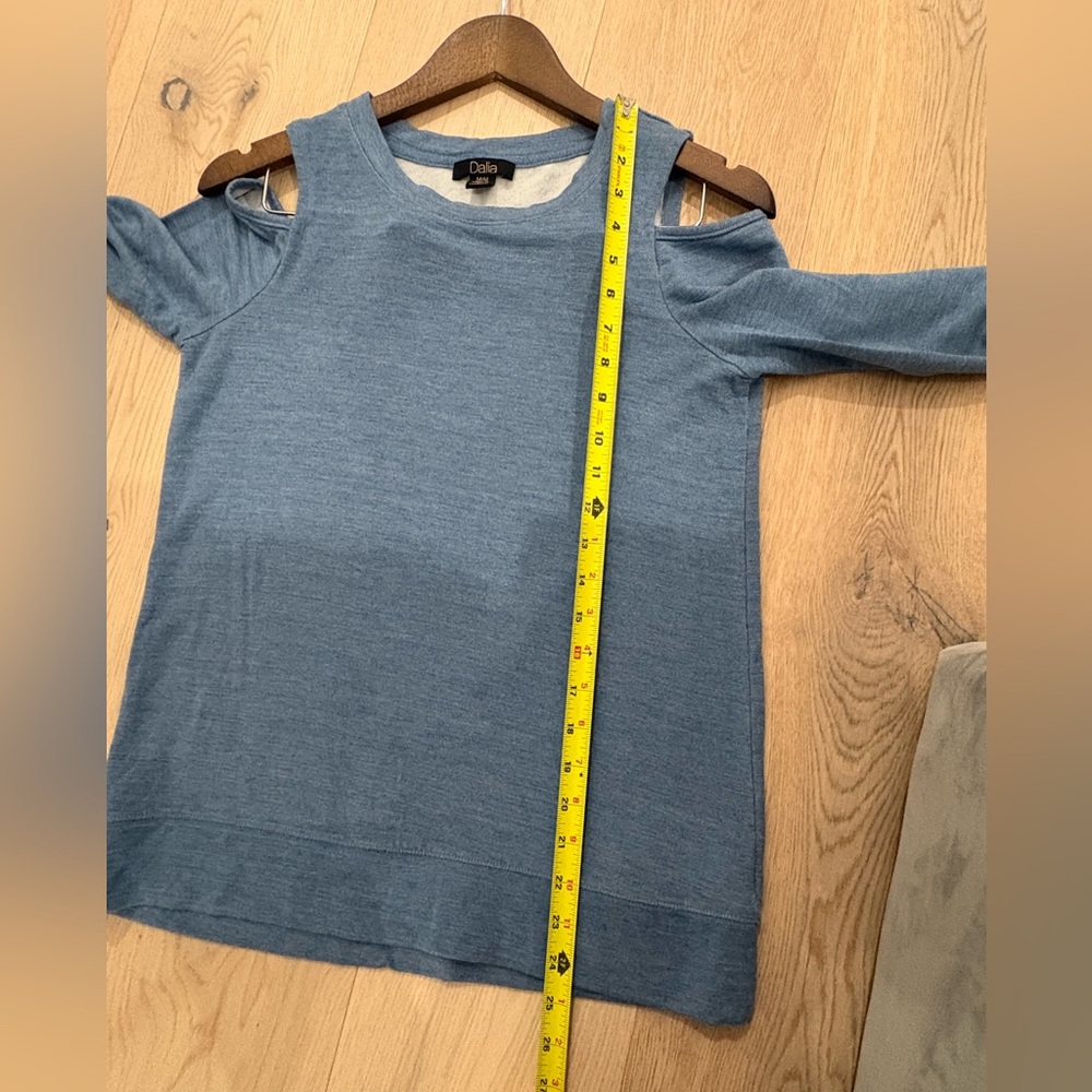 Dalia Blue Cold Shoulder Sweater‎ size M - Picture 5 of 6